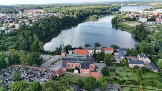 Panorama Kartuz – Kolegiata Wniebowzięcia Najświętszej Maryi Panny i Jezioro Klasztorne Górne